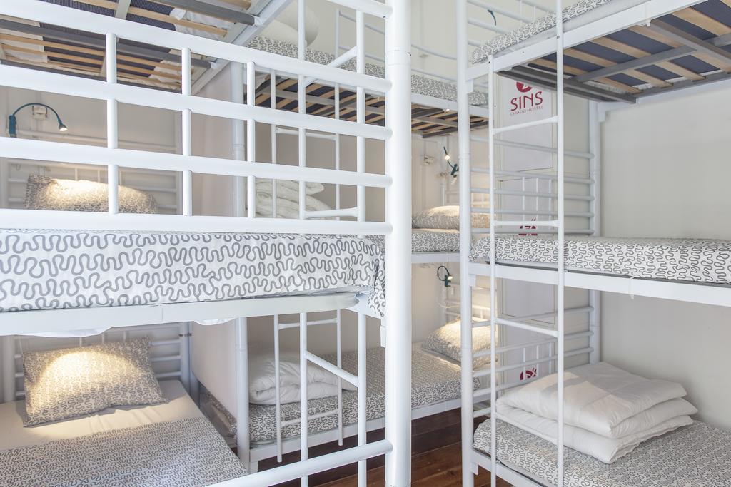 ליסבון 5 Sins Chiado Hostel חדר תמונה